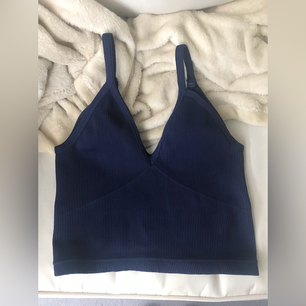 Free People Movement Happiness Runs V-Neck tank  Navy blue size M/L